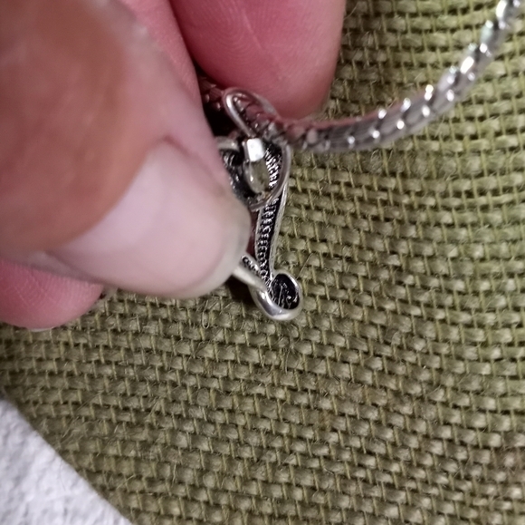 Silvertone heart ♥ chain necklace - Picture 5 of 7